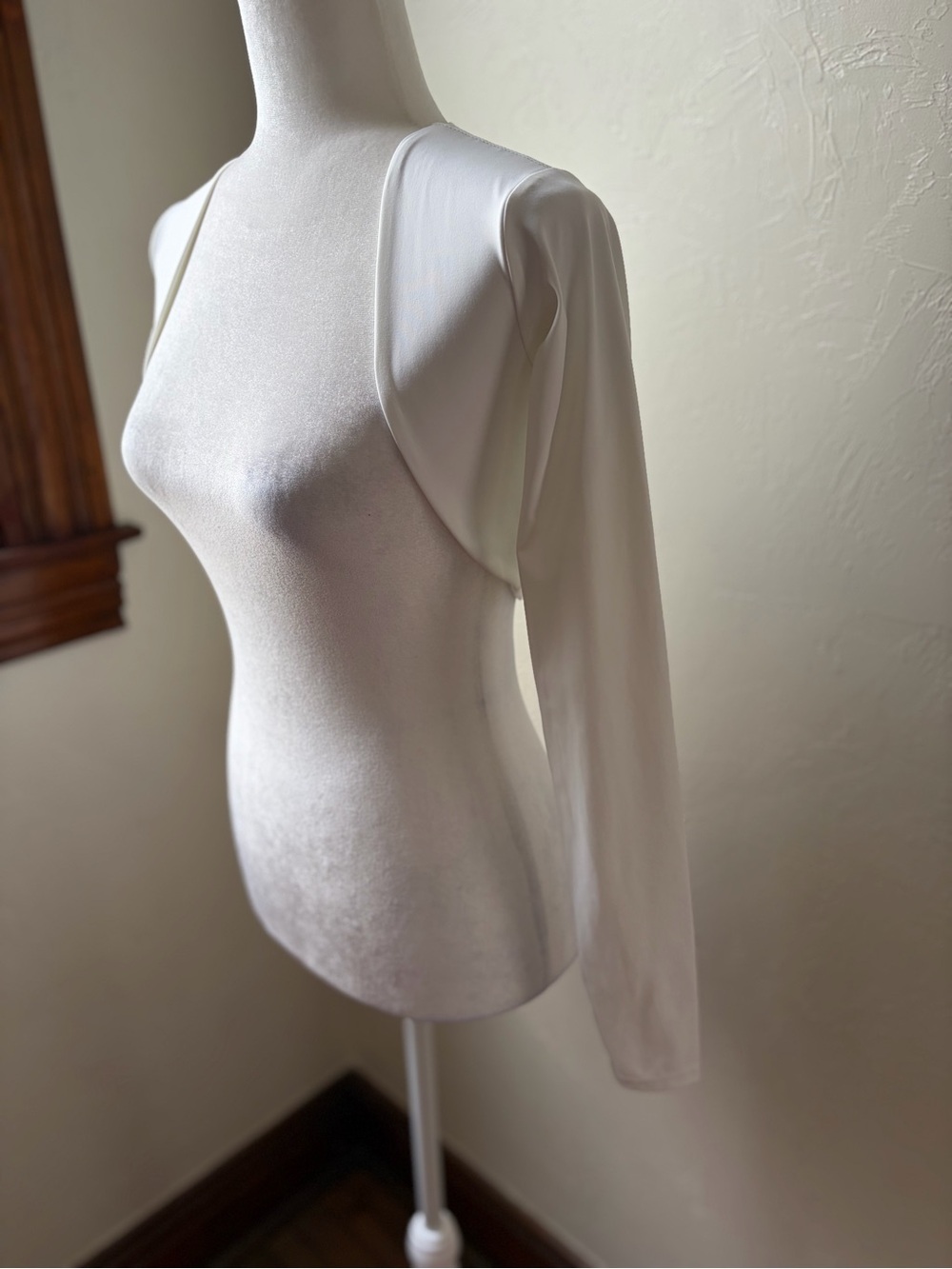 Astoria LIVE LUXE White Shrug Crop Activewear Layer Size Small - Picture 6 of 9